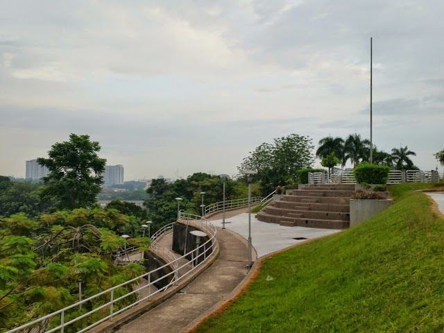 Bukit Komanwel